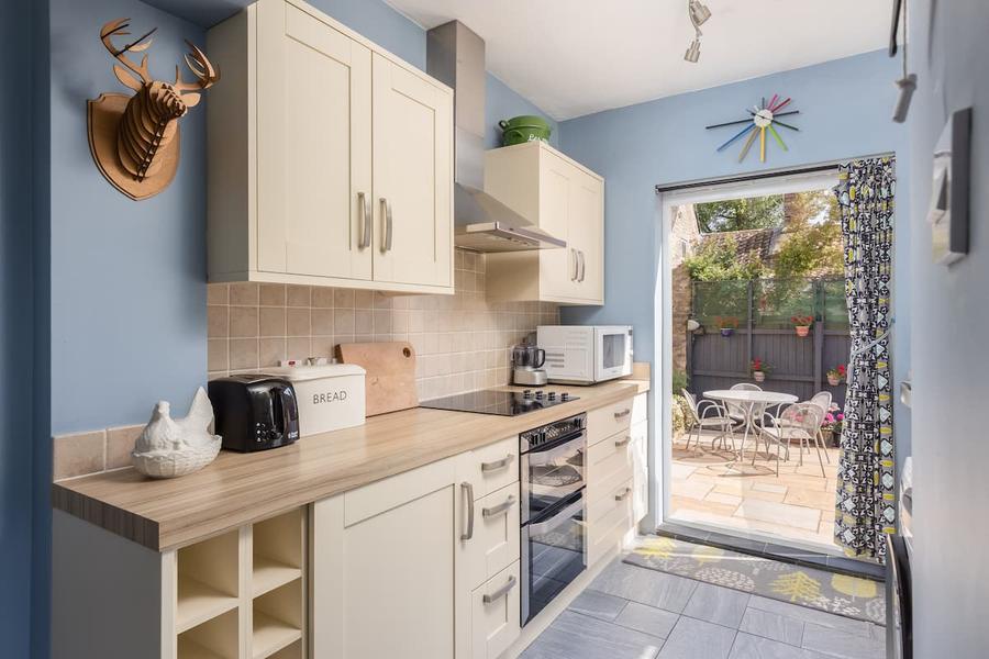 Danehurst - Full kitchen image 3