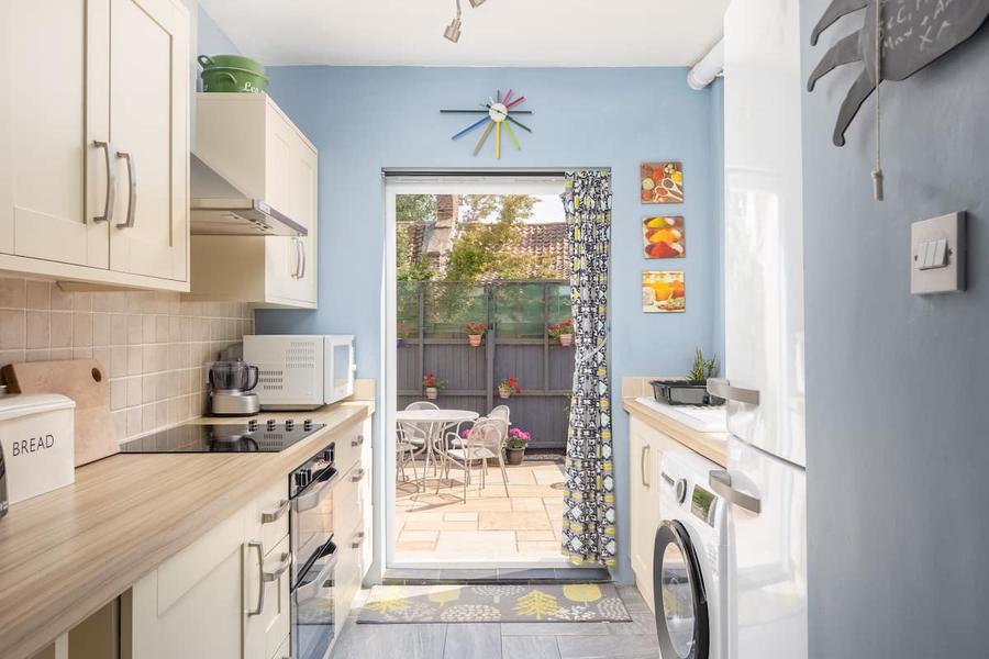 Danehurst - Full kitchen image 4