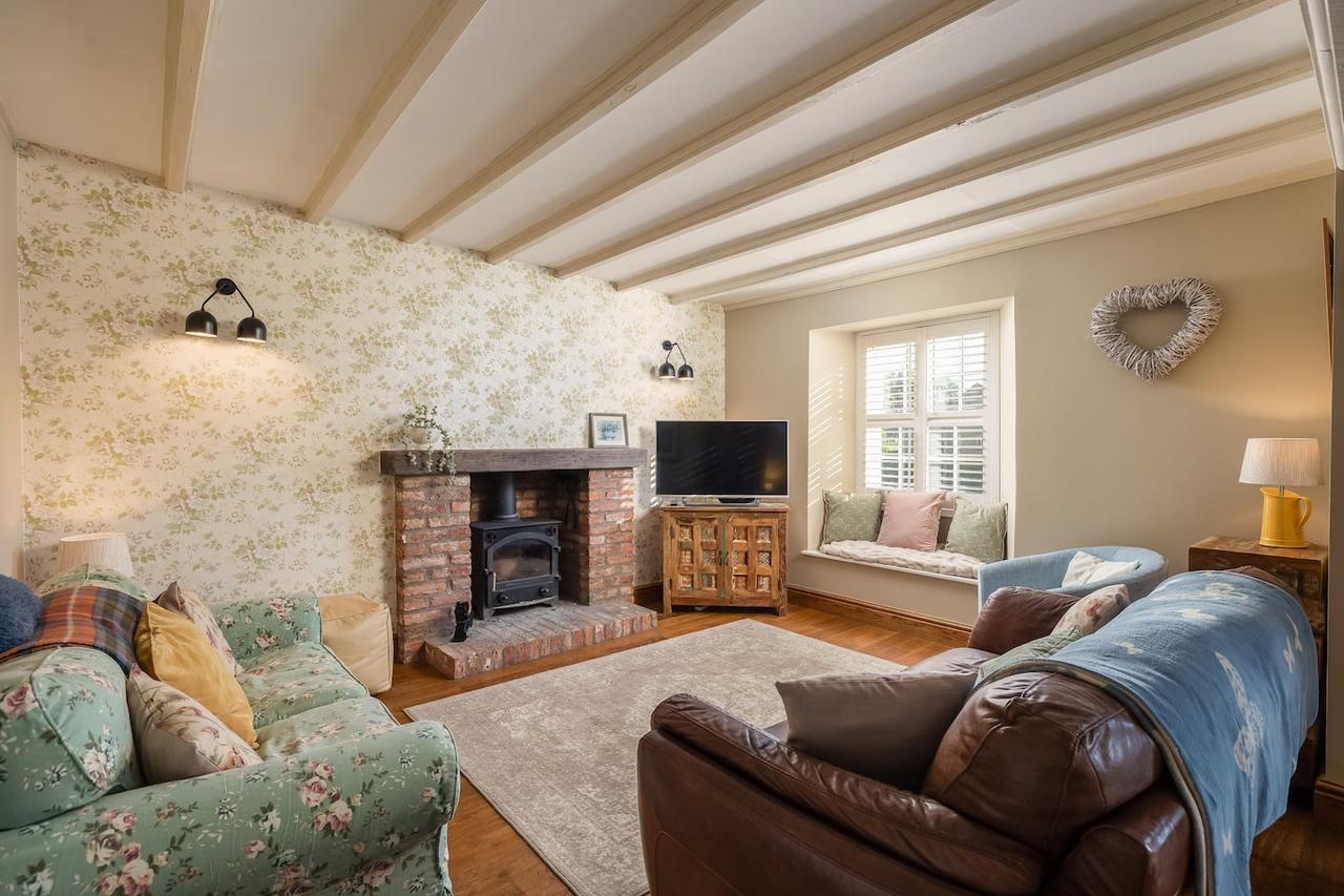 Lavender Cottage - Living room 1 image 1
