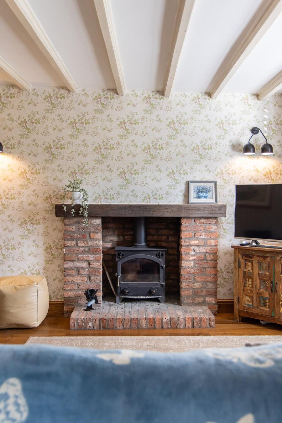 Lavender Cottage - Living room 1 image 2