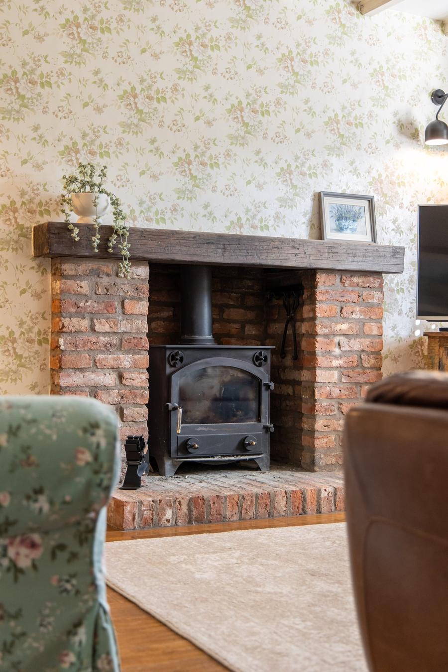 Lavender Cottage - Living room 1 image 3