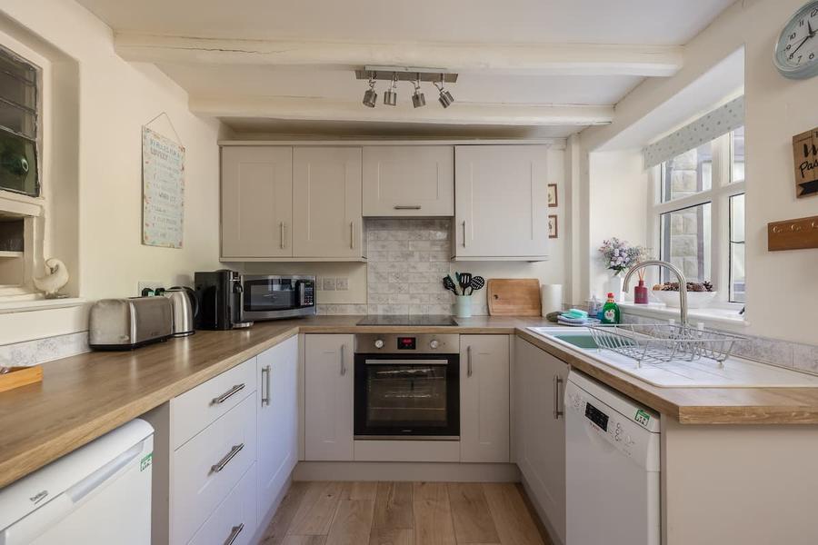 Rose Cottage - Full kitchen image 2