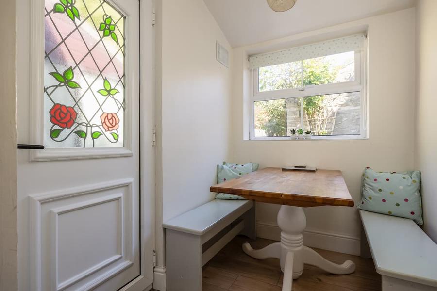 Rose Cottage - Full kitchen image 4