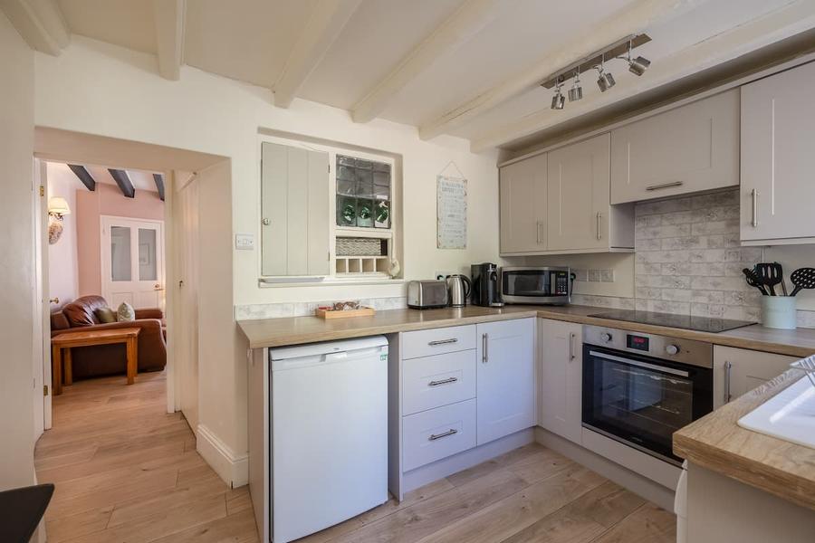 Rose Cottage - Full kitchen image 6